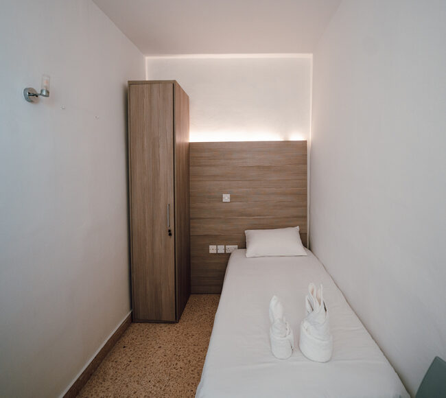 Howard Hotel cheap room sliema malta single